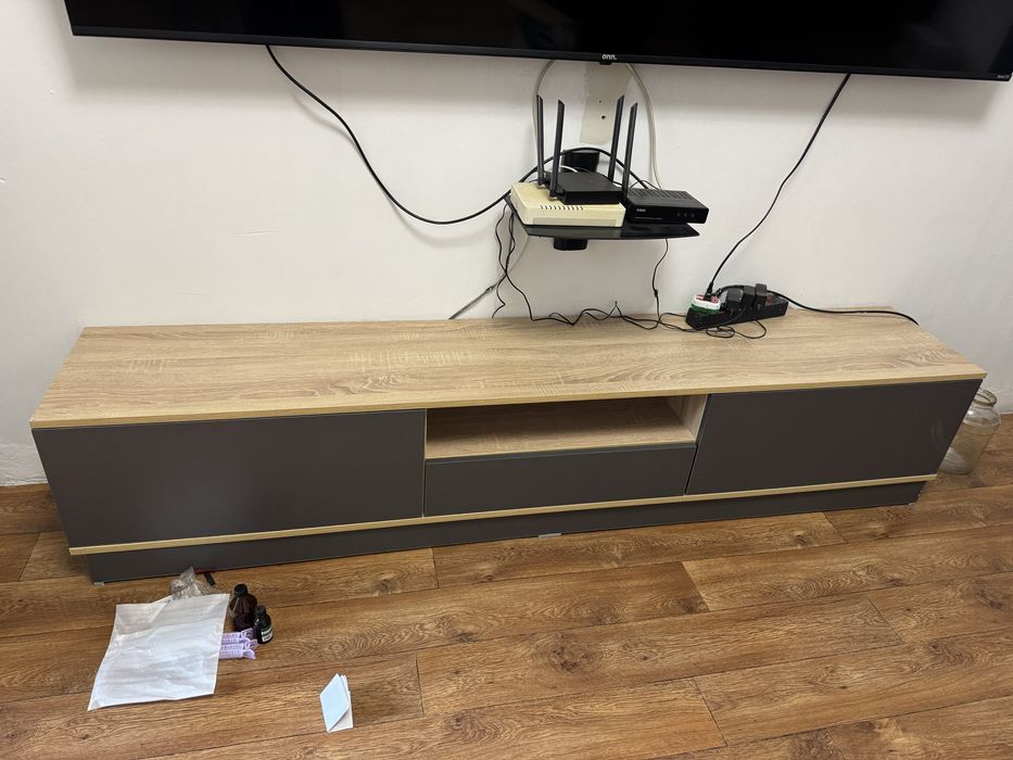 Тумба под ТВ.Срочно продам.