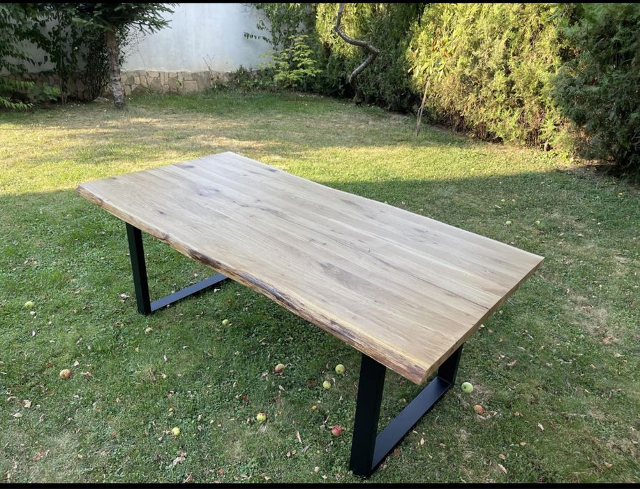 Маса с естествен ръб