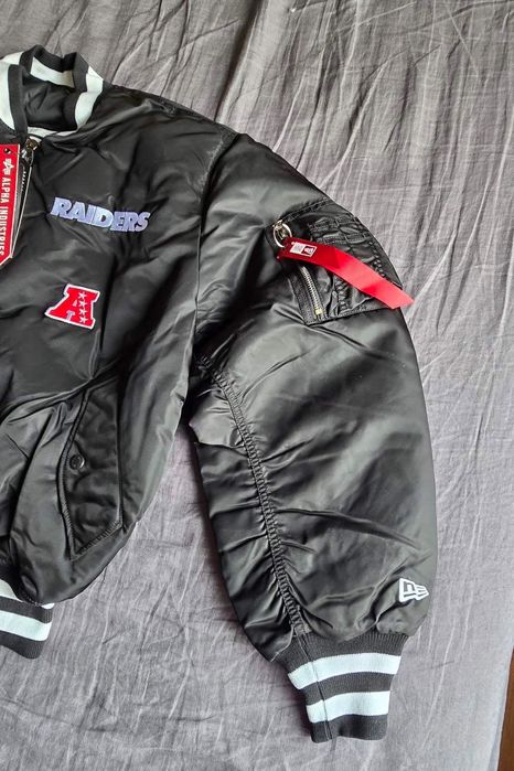 Чисто ново яке бомбър