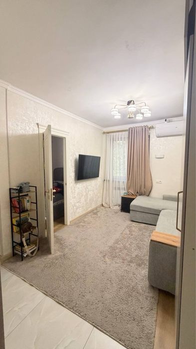 Продаеться квартира 1в2/4/4 метро БИЙ