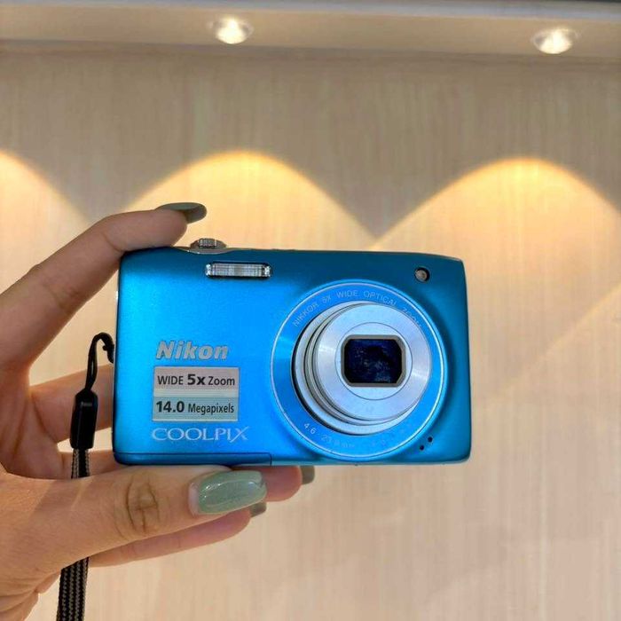 Nikon Coolpix S3100 ултра компактен цифров фотоапарат, стилна дигитална камера в син цвят, 14MP отлично състояние, работи перфектно!