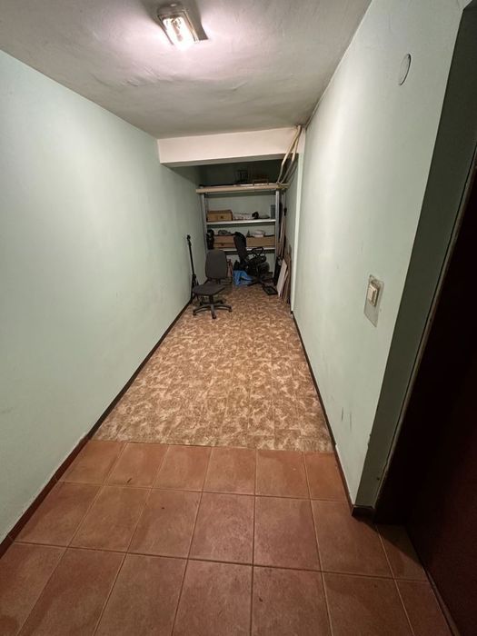 Търговско помещение на ул. Подуево – 2 нива, витрина, готово за бизнес