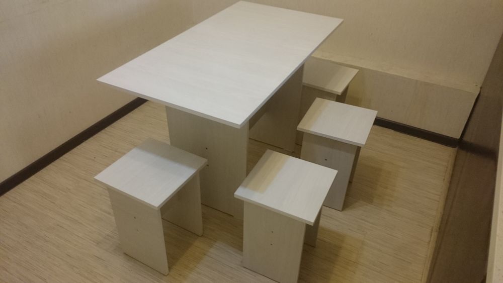 Стол и стулья. 19000