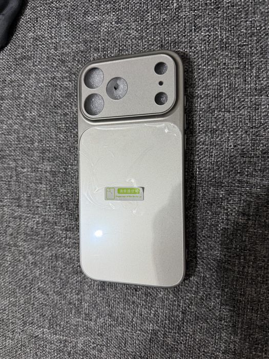 Husa iphone 16 pro cu aspect de 17 pro,
