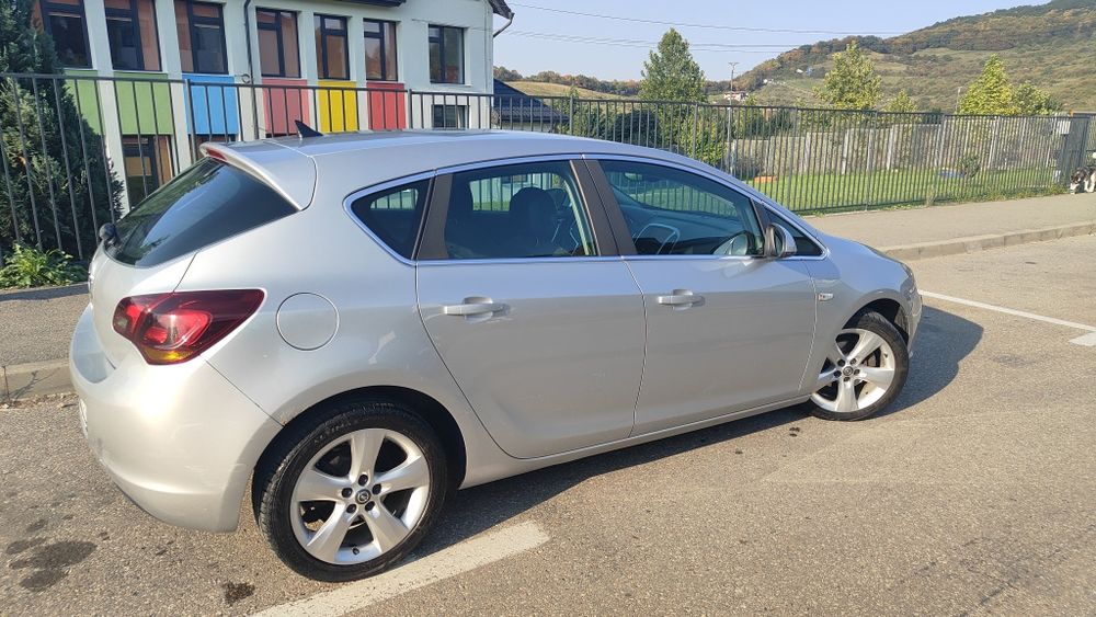 Vând Opel Astra J , 1.6 benzina 115 cp