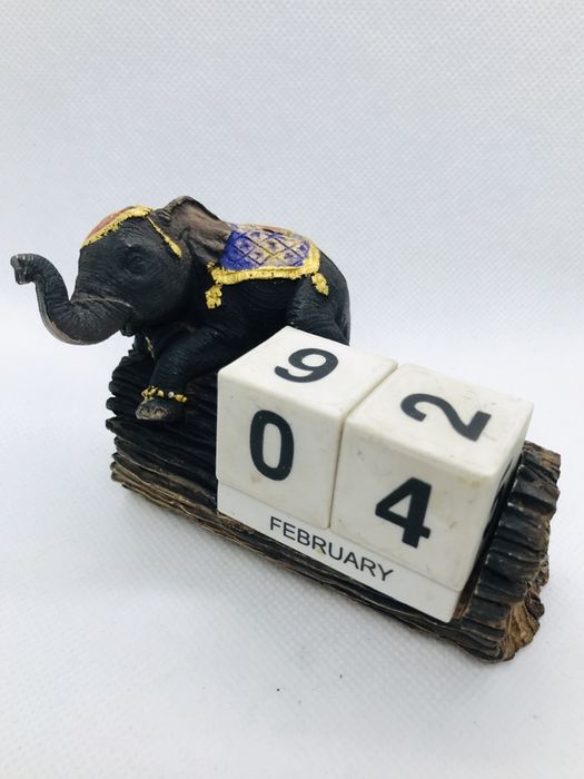 Статуэтки, сувениры.