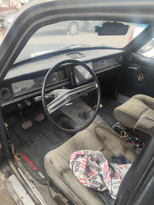 Volga 2401 yili 1983 qora matviy