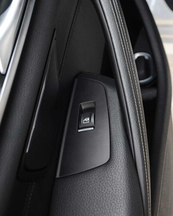 Панел пасажер с прибиране BMW G30 G31 черен  БМВ Г30 Г31 дръжка