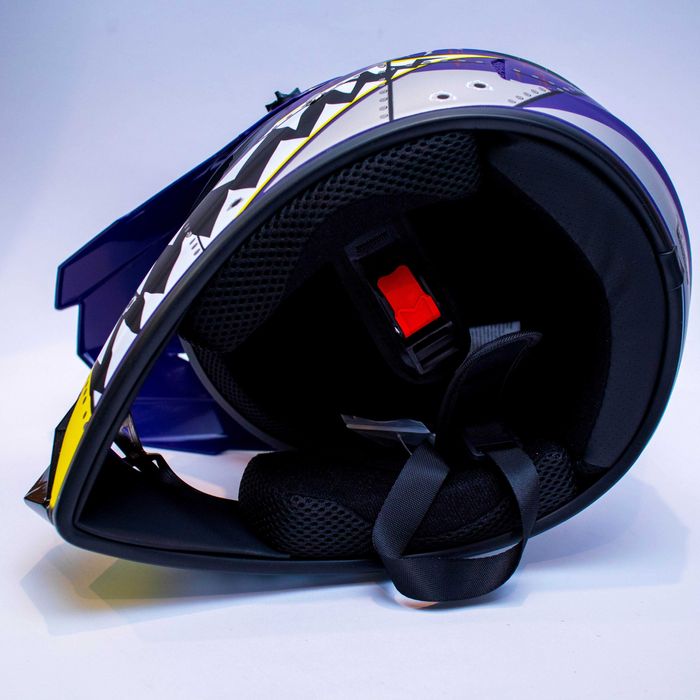 Каска подходяща за мотокрос , планински велосипед , ел. тротинетка