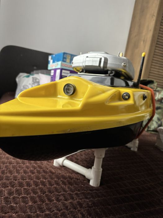 Vand (navomodel) de plantat cu 2 acumulatori si un incarcator