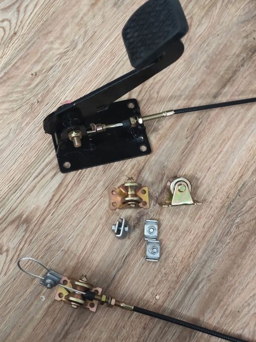 Универсальные учебные педали на авто. Автошкола Автоинстуртор