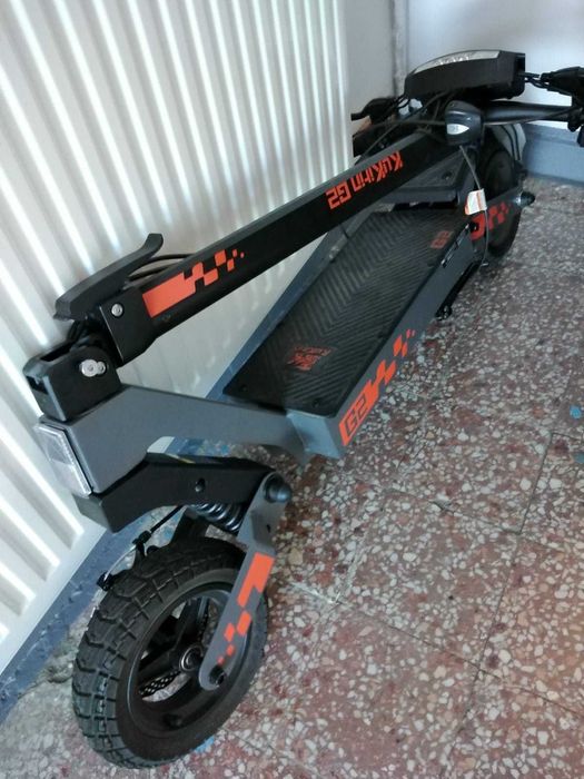 Trotinetă Kukirin de vânzare.