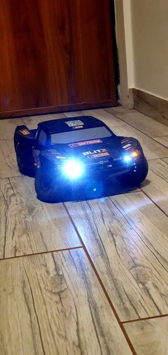 Automodel Hpi Blitz Flux 1/10 3s 3 baterii+ multe piese.