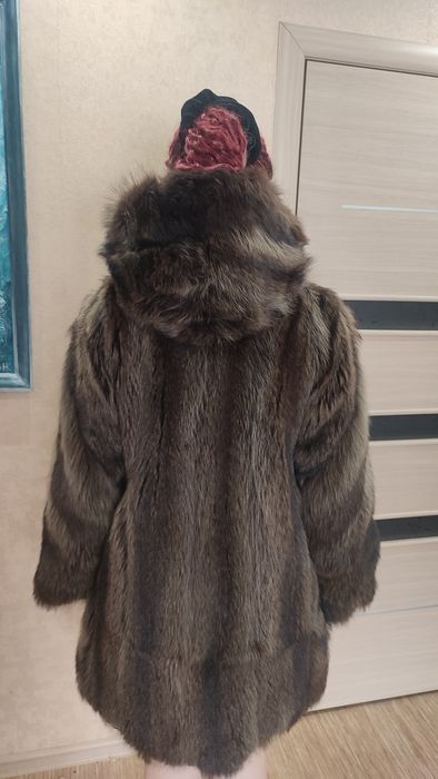 Продам шубу из меха енота