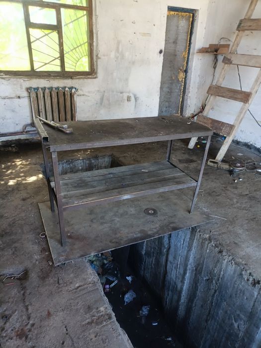 Продам верстаки б.у.