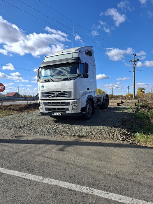 Cap tractor volvo