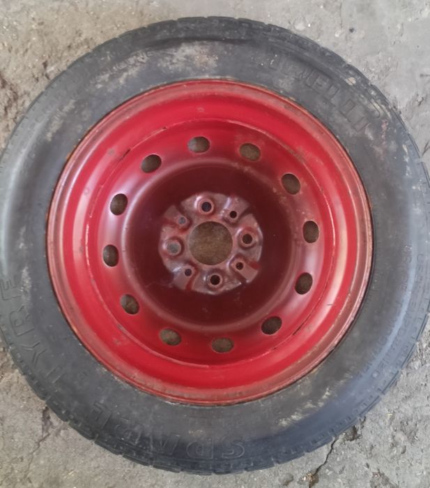 Гума с джанта за лек автомобил