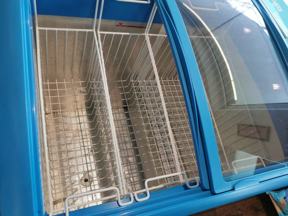 Хладилна витрина