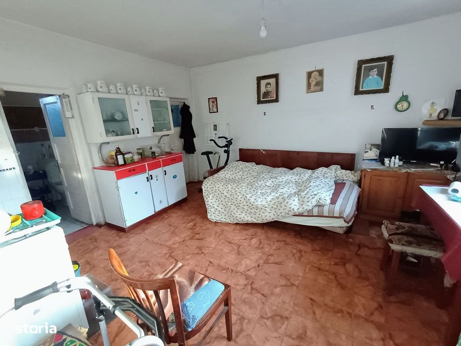 Casa generoasa cu 4 camere / str. Pomilor