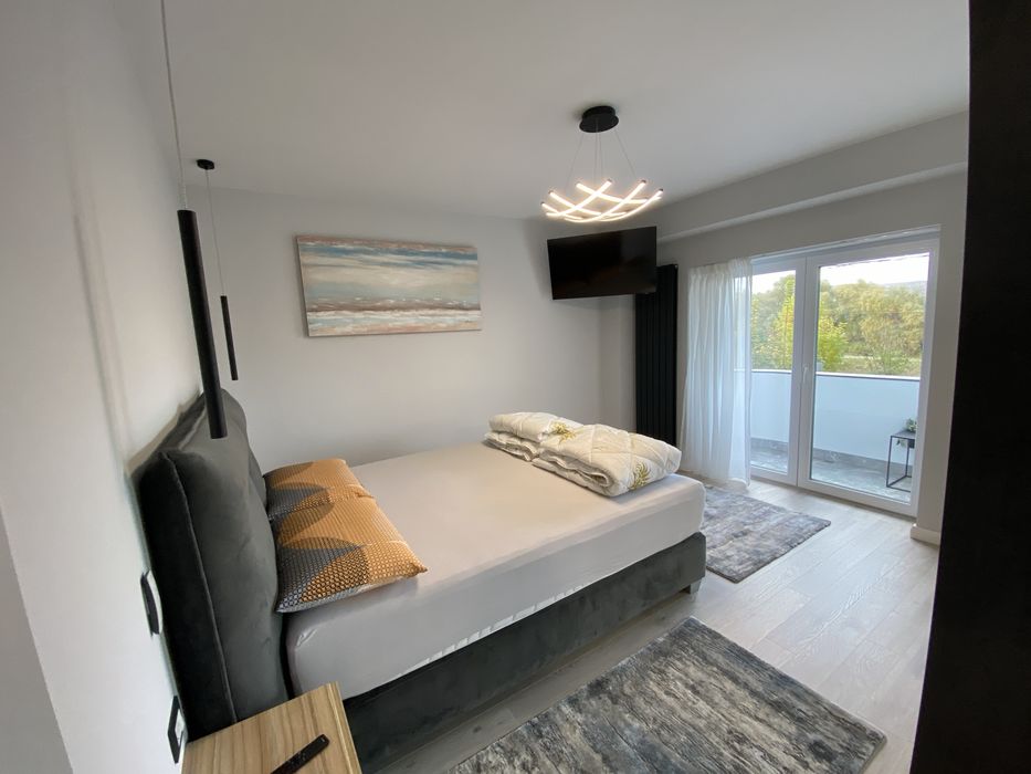 Inchiriez apartament cu 2 camere cart. 1 Mai Dej etaj 1