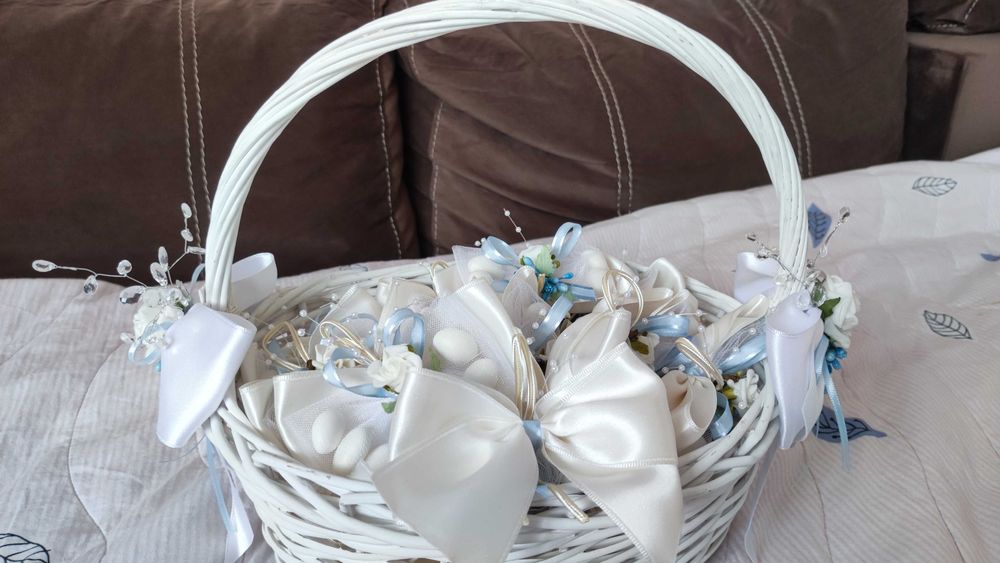 Дизайнерска официална рокля + сватбен букет и кошница