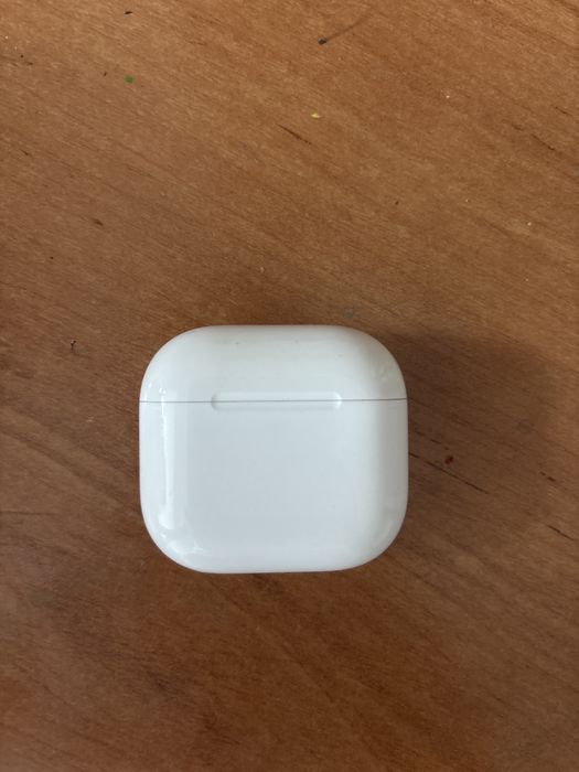 Оригинальный кейс AirPods 4 (USB-C)