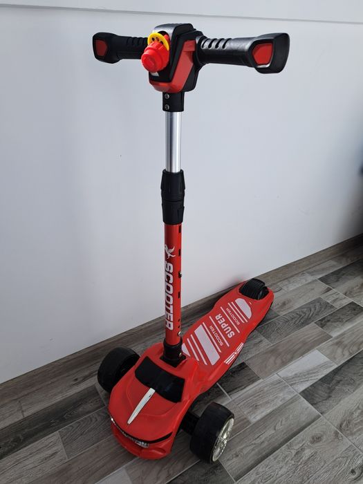 Vând trotineta Monster Truck Action One