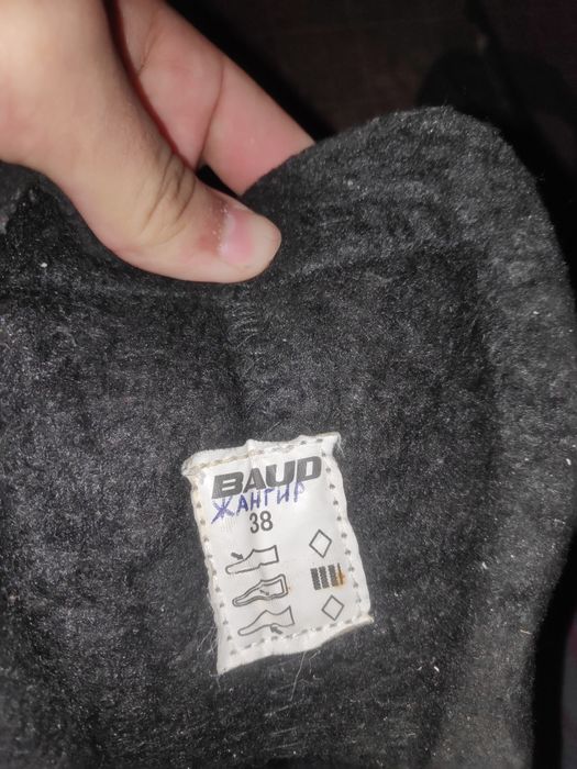 Продам коньки 4000 тг