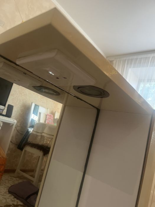 Зеркало для ванной со шкаычиком