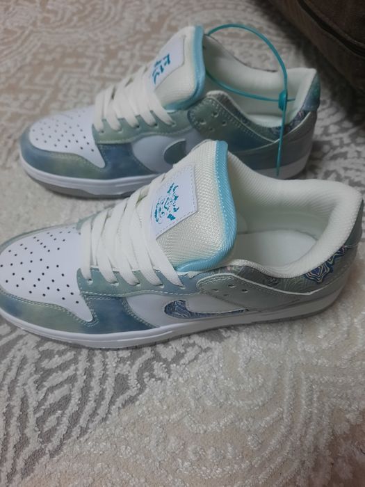 Продам кроссовки новые