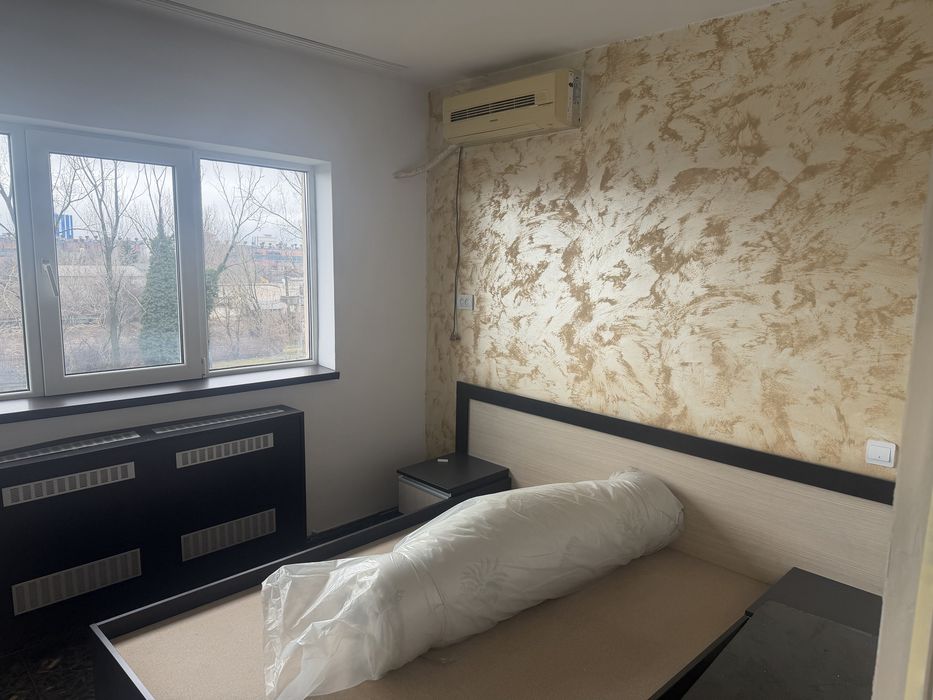 Apartament 2 camere de vanzare .Targoviste str Laminorului blocul cu politia
