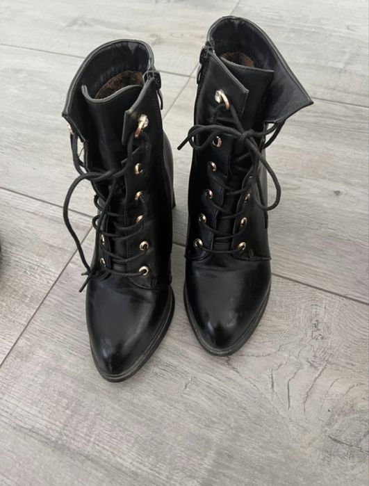 Botine imblanite de iarna