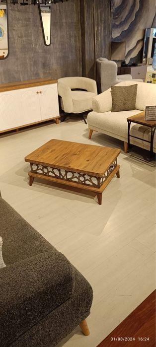 Холна маса която може да се превърне в трапезна