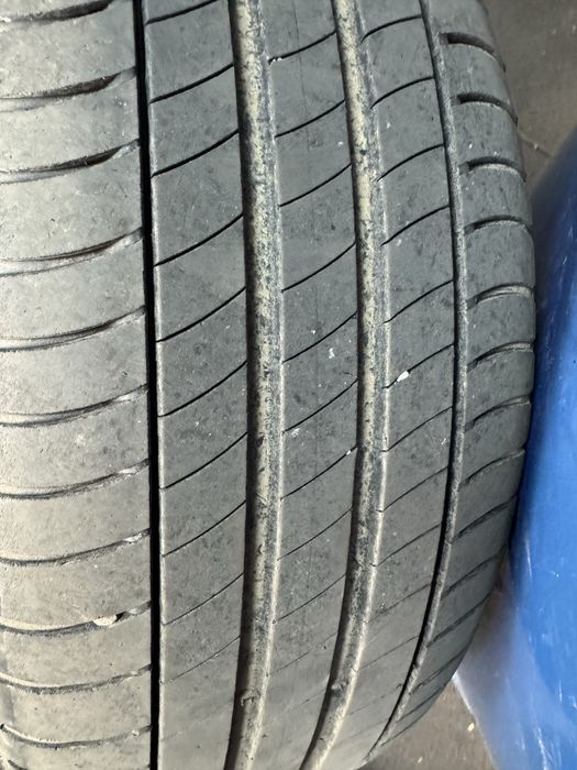 Vand cauciucuri bmw pe 17 vara si bara spate e92