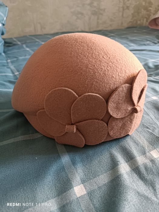 Берет стильный цвета camel