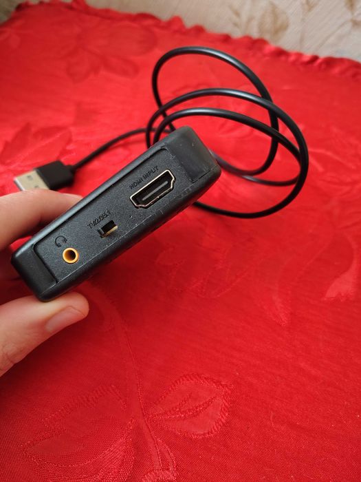 Продавам HDMI-compatible Audio Extractor 4K X 2K HDMI