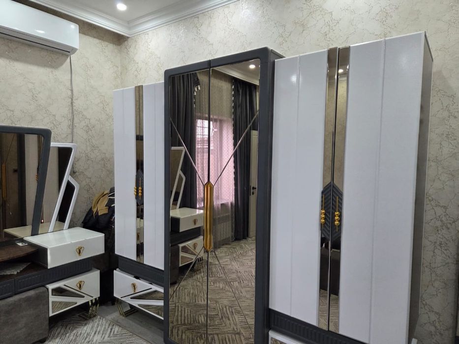 Спальный гарнитур