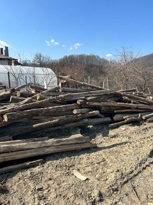 Сух дървен материал (греди и ребра) – дължина 3-4 метра