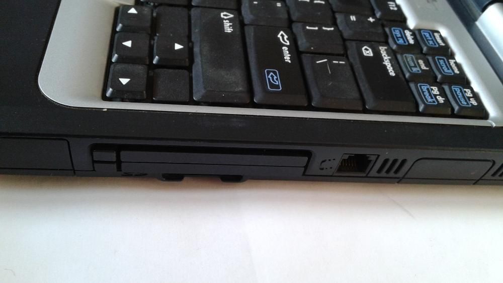 Laptop Compaq nc6000 ecran in stare vizuala perfecta, cu placa Wi-Fi