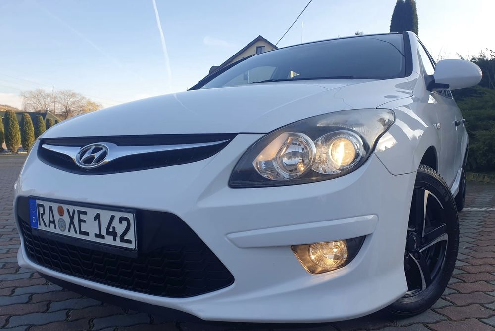 -Hyundai i30 facelift-klimatronik-1.4benzina-105cai-euro5-2011-adusa din germania-