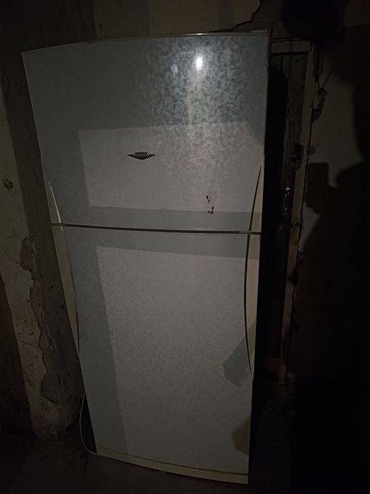 Холодильник большой