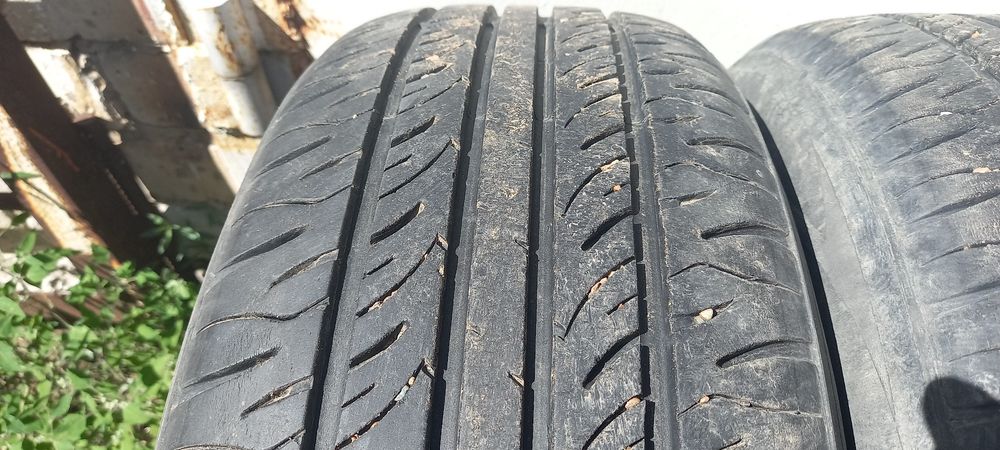 продам б/у комплект шин R 16