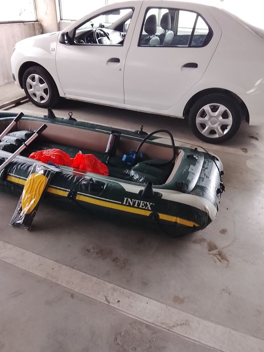 Vînd barcă Intex Seahawk 3 stare impecabilă