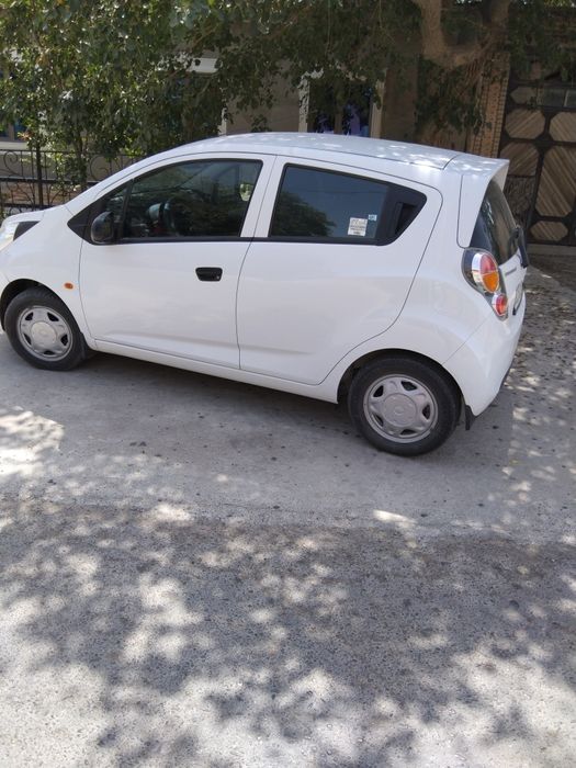 Автомашина Спарк 2011года