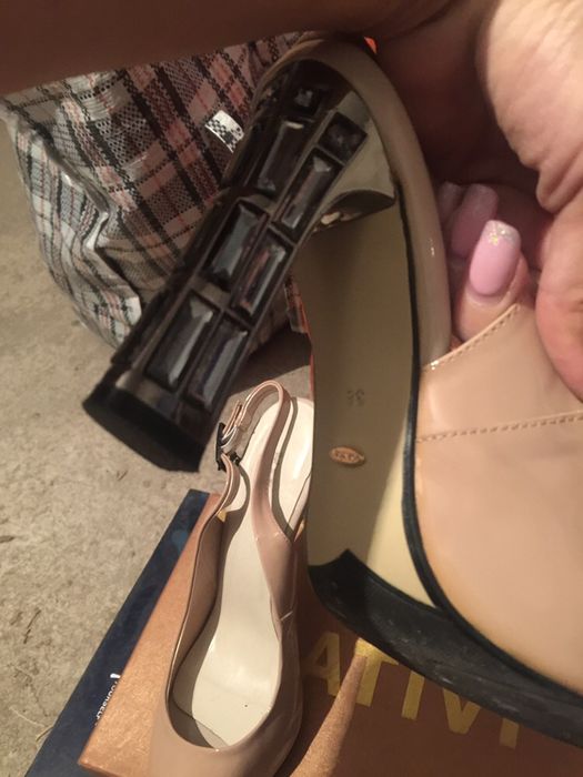 Продам босоножки