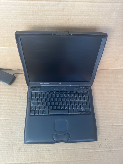Ретро лаптоп Apple Macintosh PowerBook G3