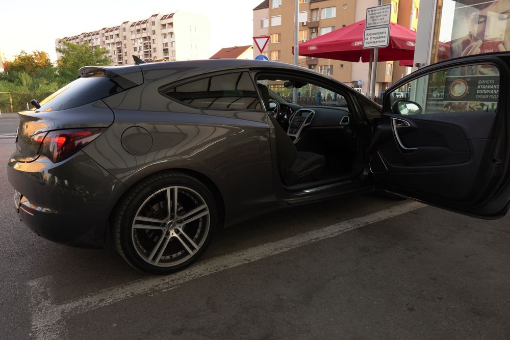 Opel Astra J GTC