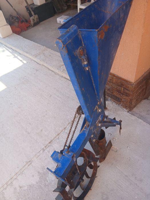 Vând semănătoare de arpagic și usturoi preț 800 lei negociabil mai multe detalii la numărul de telefon  0786244566