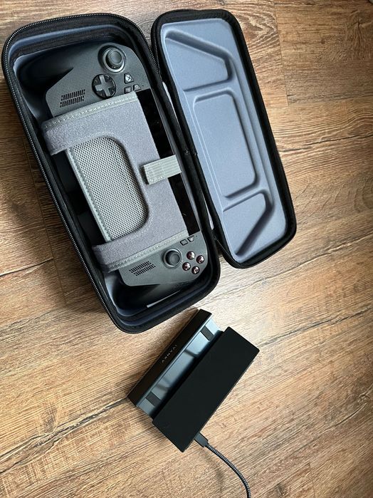 Продавам asus rog xbox ally x с hard carrying case и docking station