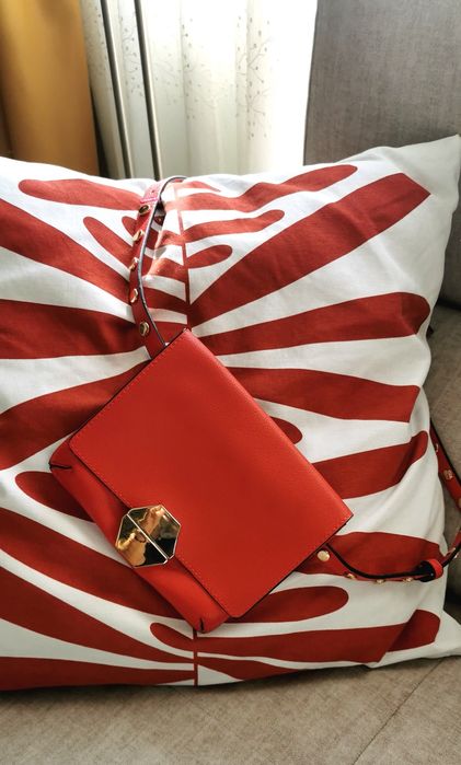 ZARA чанта в червено